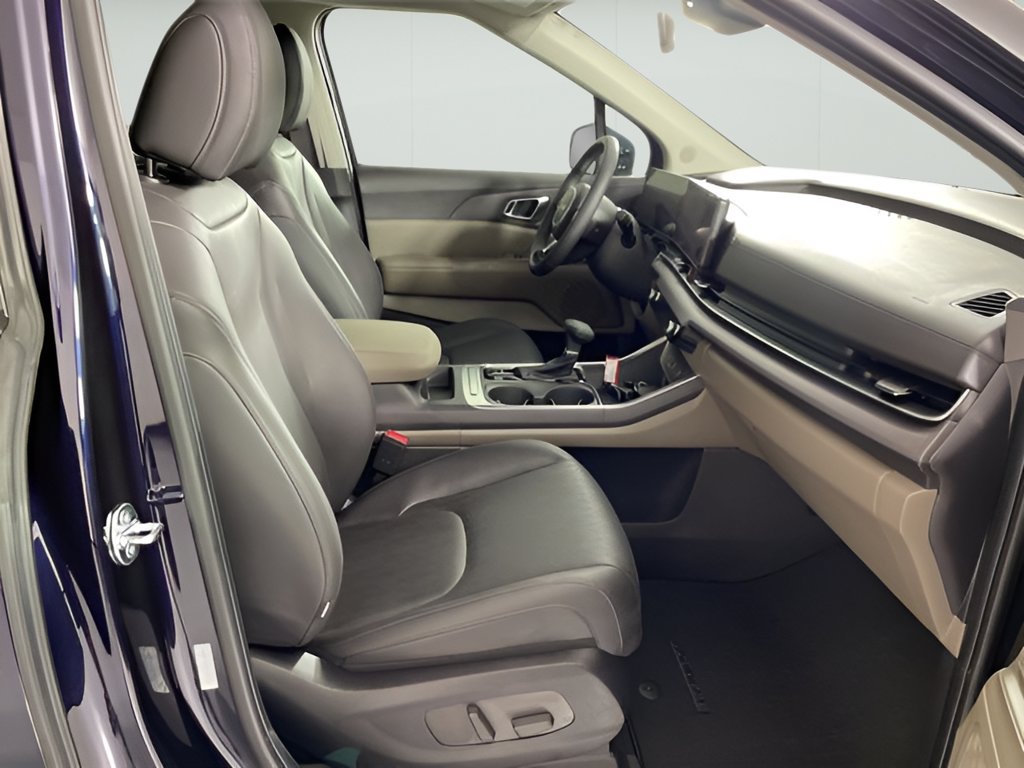New 2026 Kia Carnival EX FWD image 33