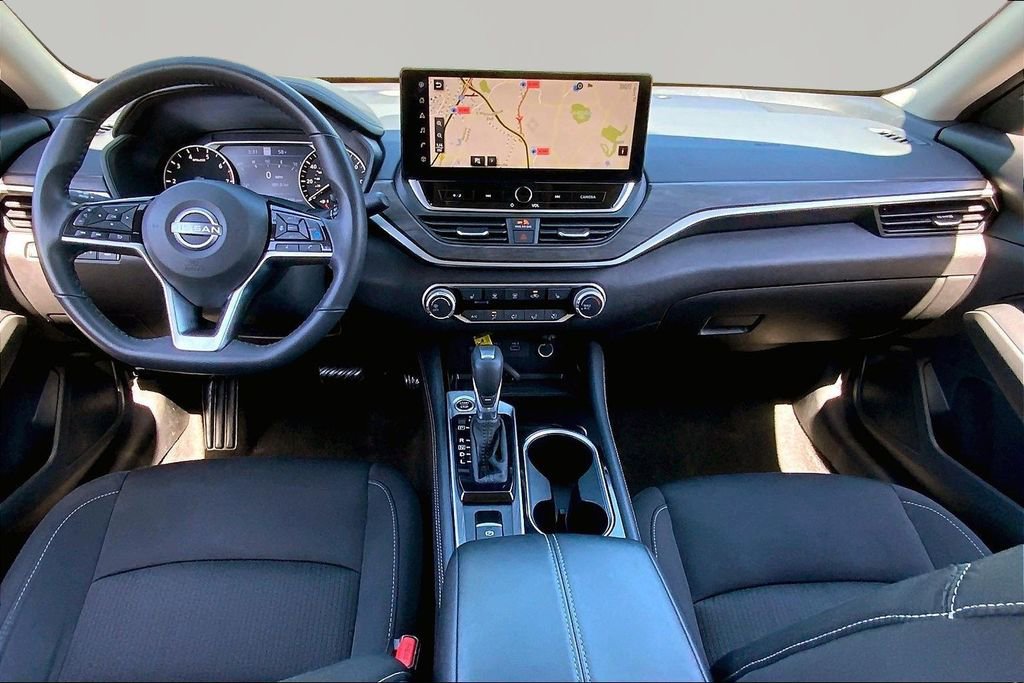 Used 2024 Nissan Altima 2.5 SV w/ SV Premium Package image 7