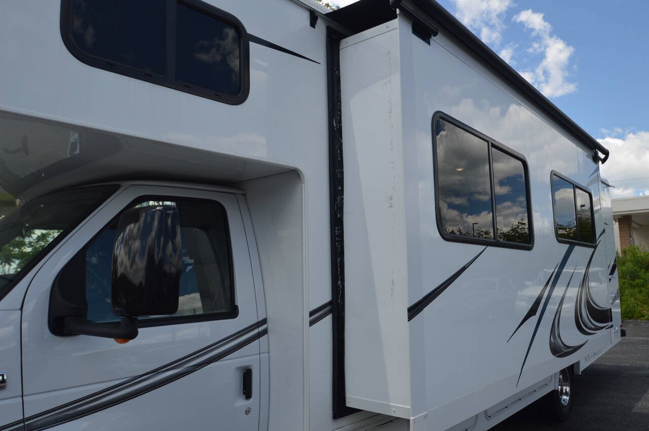 Used 2019 Ford E-450 and Econoline 450 Super Duty w/ Motorhome Prep Package RWD image 21