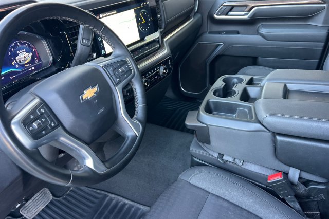 Used 2025 Chevrolet Silverado 2500 LT w/ Convenience Package AWD/4WD image 10