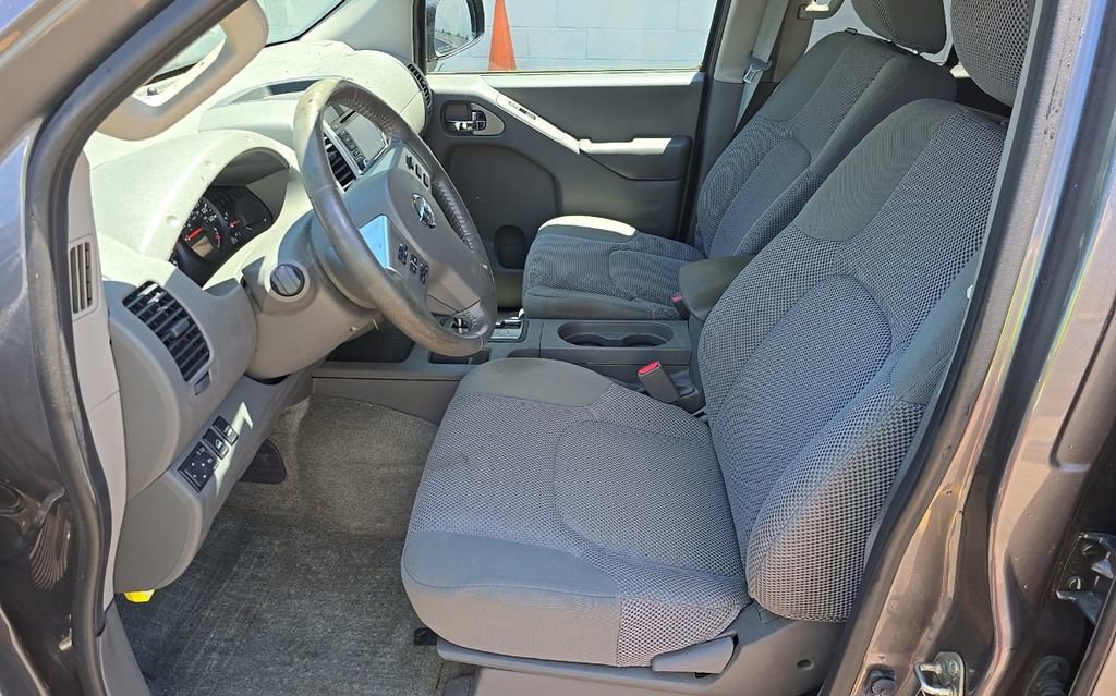 Used 2016 Nissan Frontier SV w/ SV Value Truck Package AWD/4WD image 8