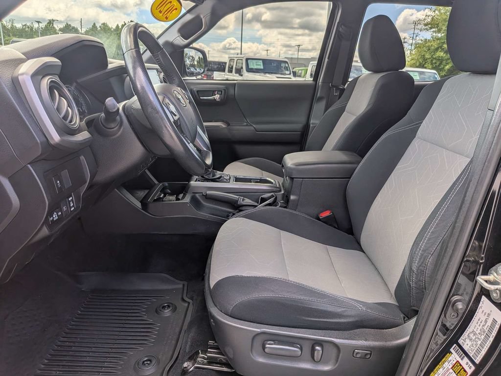 Used 2020 Toyota Tacoma TRD Off-Road AWD/4WD image 19