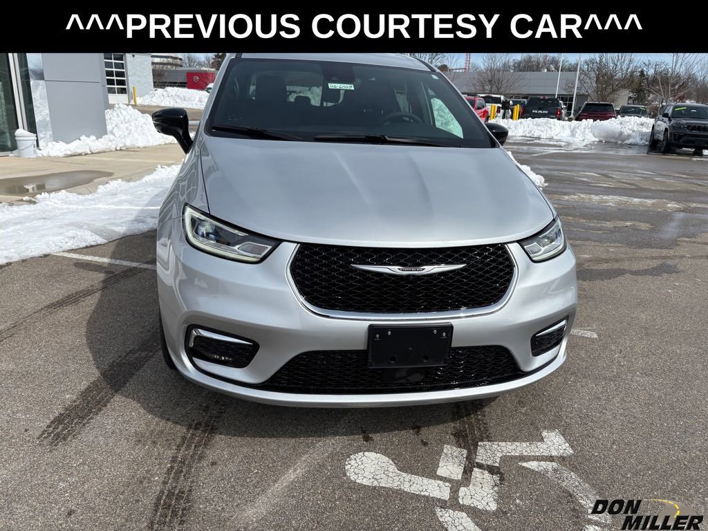 New 2026 Chrysler Pacifica Select image 3