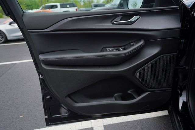 New 2025 Jeep Grand Cherokee Laredo X w/ Luxury Tech Group I image 12