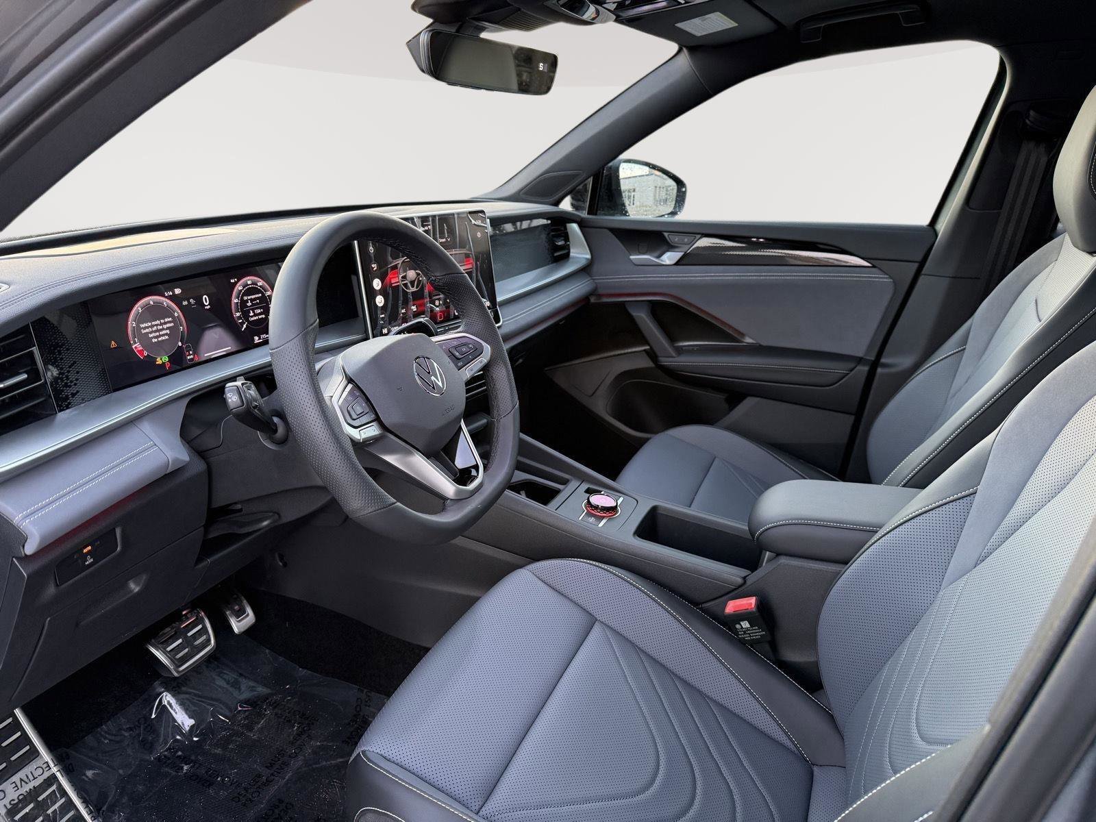 New 2026 Volkswagen Tiguan SE R-Line image 9