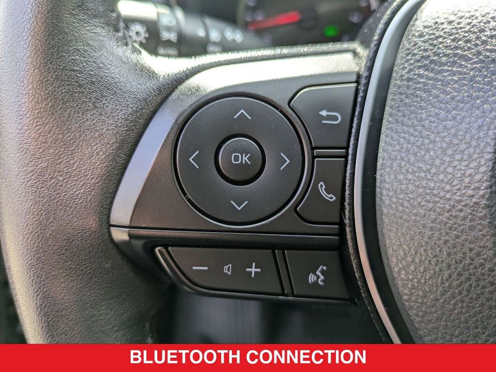 Used 2022 Toyota RAV4 XLE Premium image 24