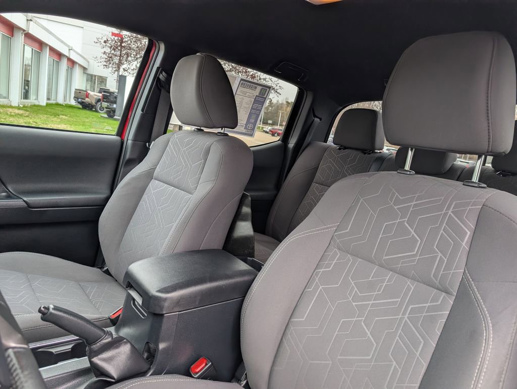 Used 2016 Toyota Tacoma TRD Sport w/ Towing Package AWD/4WD image 14