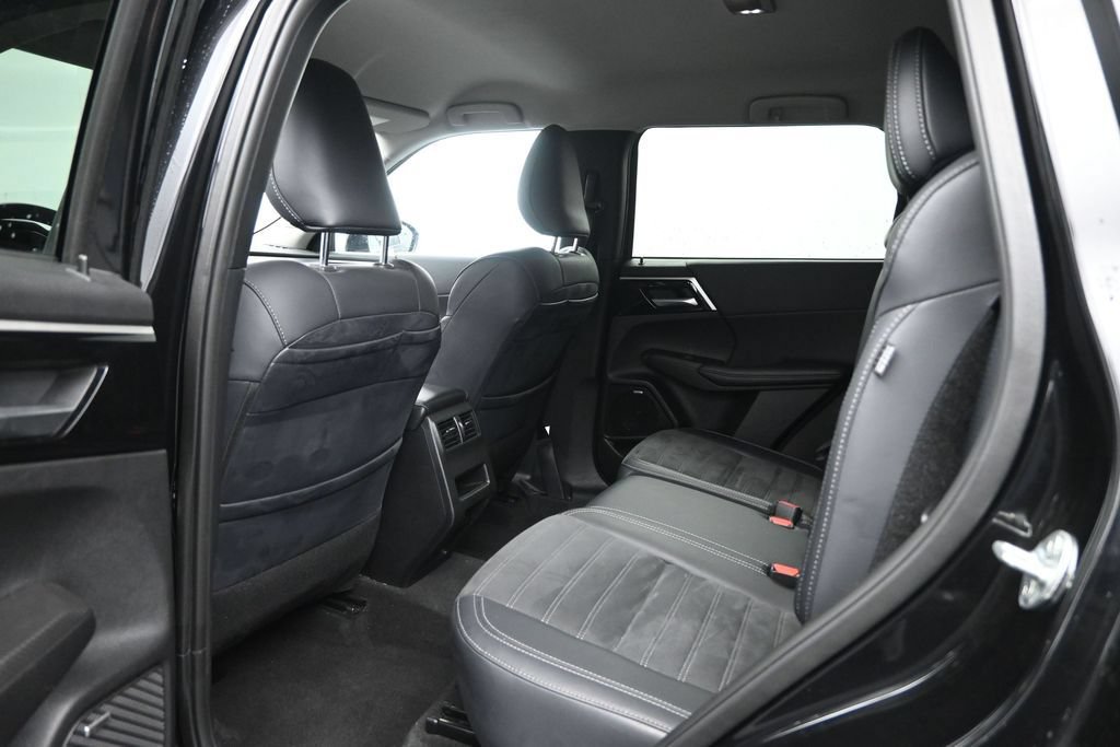 Used 2025 Mitsubishi Outlander SE AWD/4WD image 25