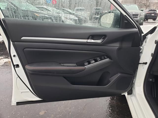 New 2025 Nissan Altima 2.5 SR image 11