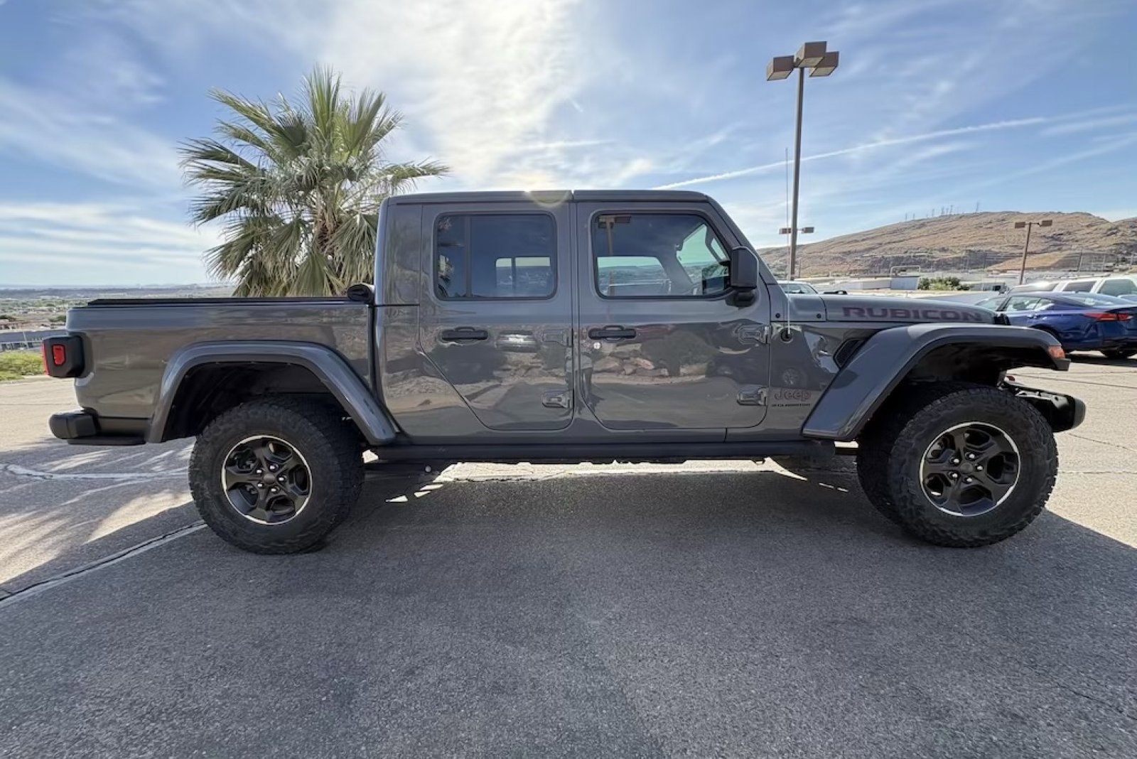 Used 2023 Jeep Gladiator Rubicon w/ Trailer Tow Package AWD/4WD image 6
