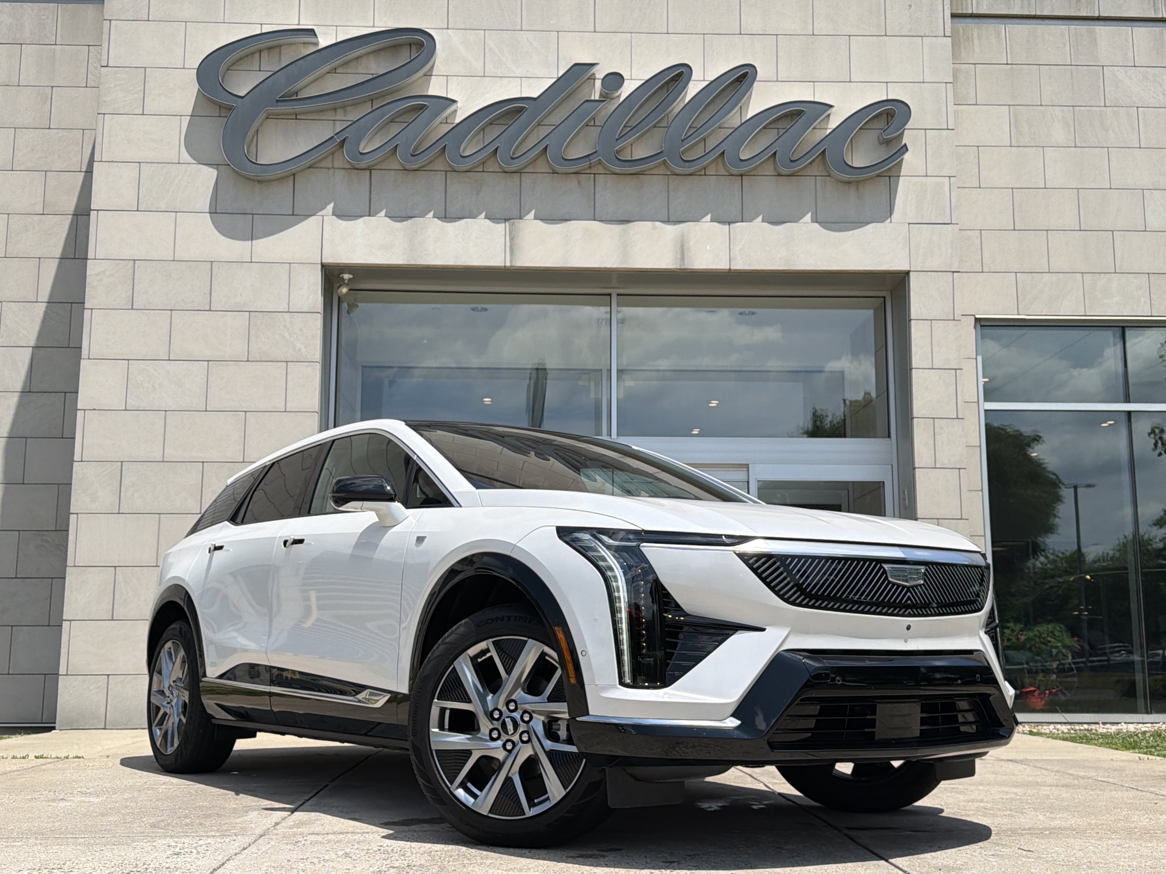 Used 2025 Cadillac Optiq Luxury 1 AWD/4WD image 1
