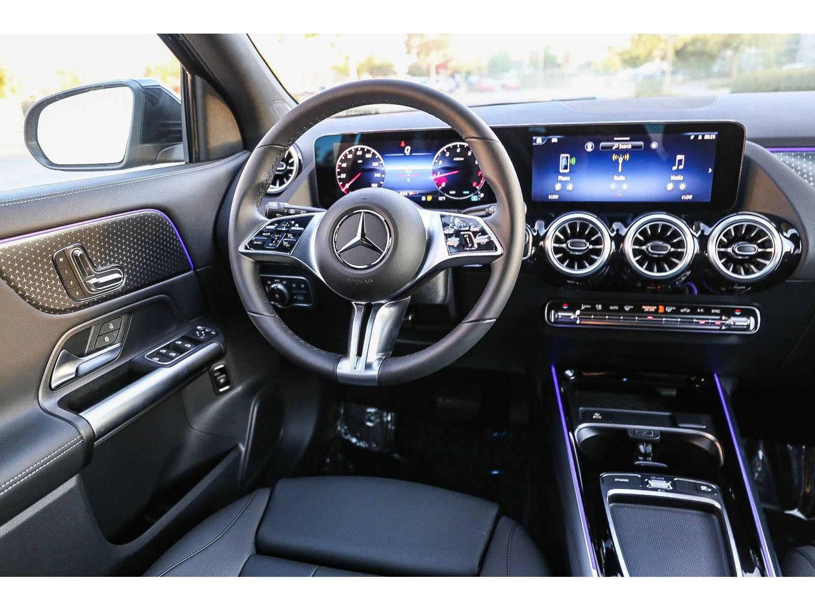 Used 2025 Mercedes-Benz GLA 250 4MATIC image 17