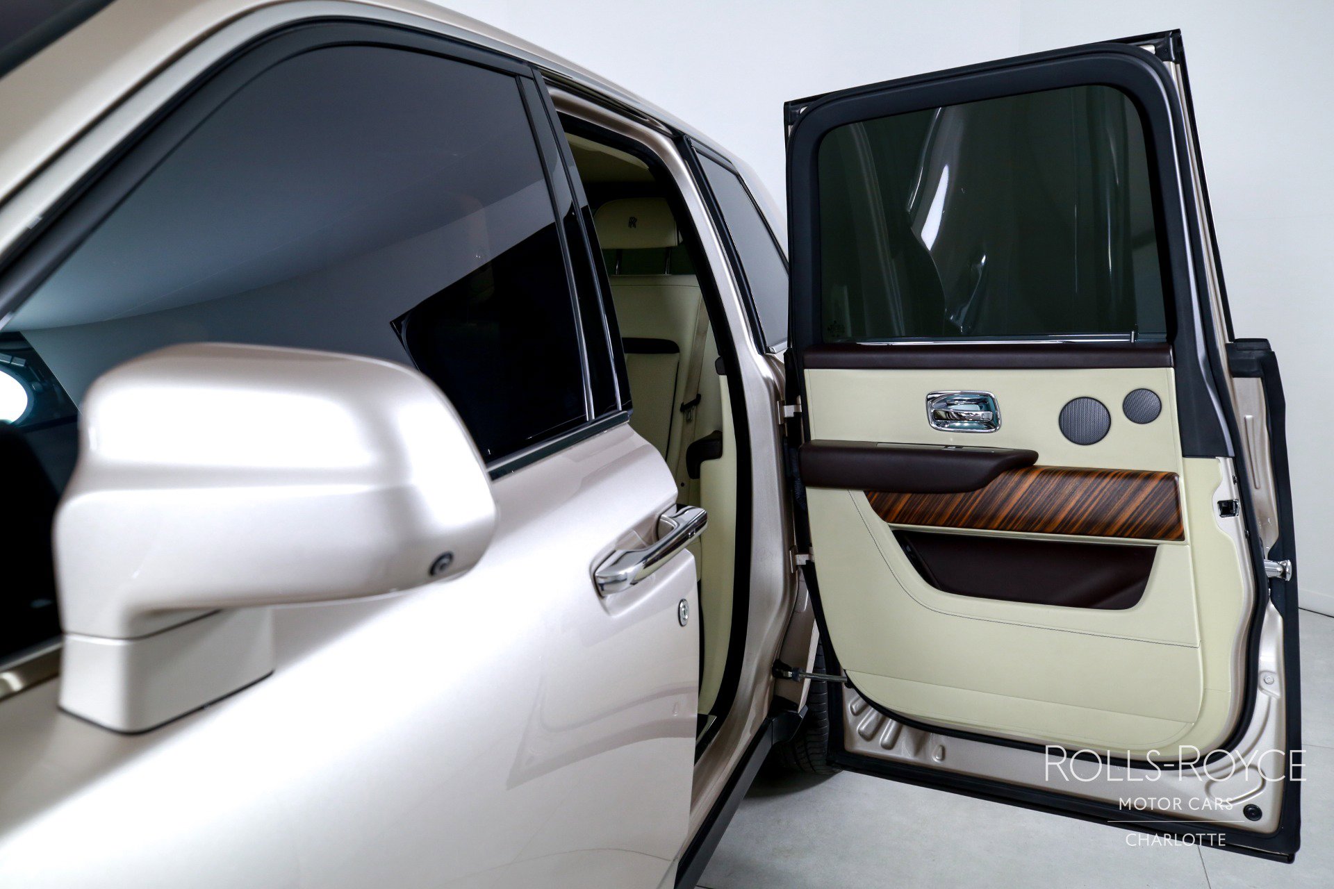 Used 2019 Rolls-Royce Cullinan image 16