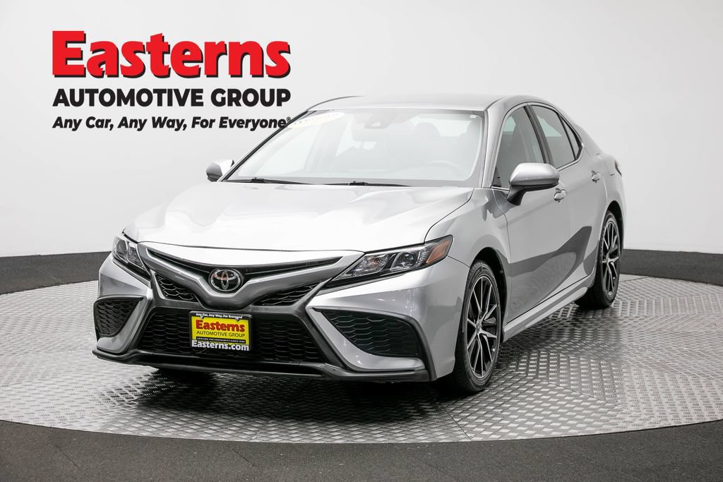 Used 2021 Toyota Camry SE w/ Carpet Mat Package (TMS)