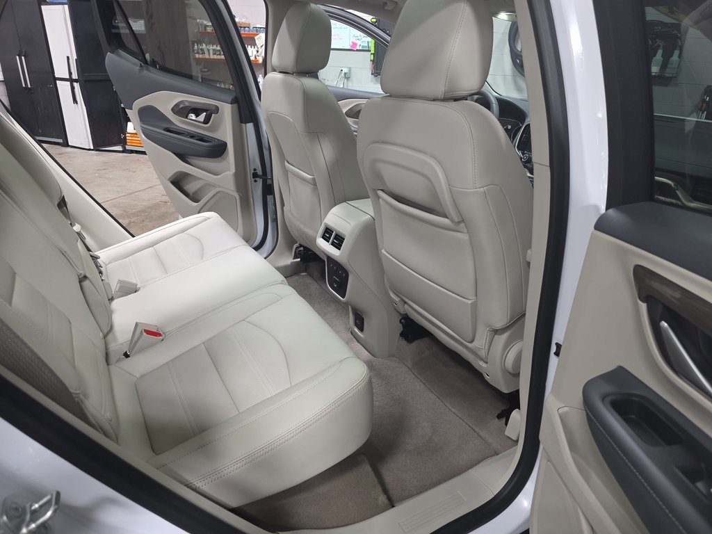 Used 2024 GMC Terrain Denali w/ Denali Premium Package image 11