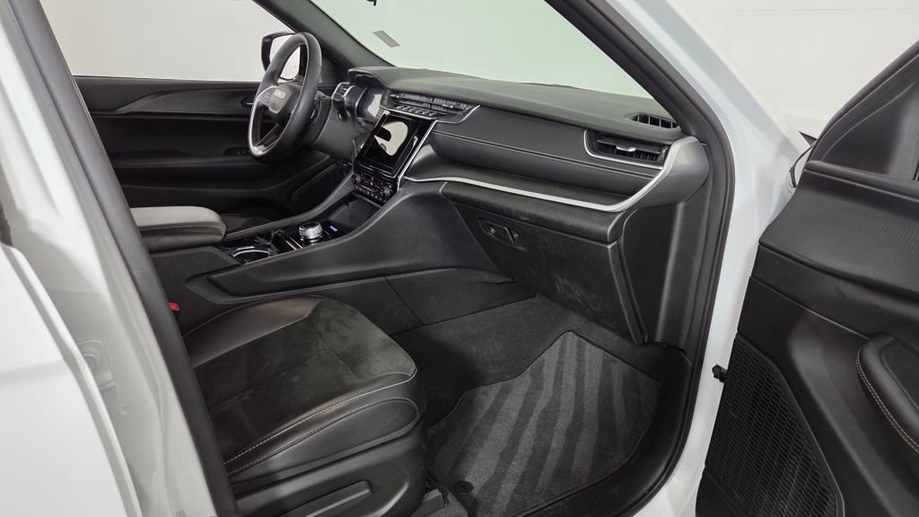 Used 2023 Jeep Grand Cherokee L Laredo image 37