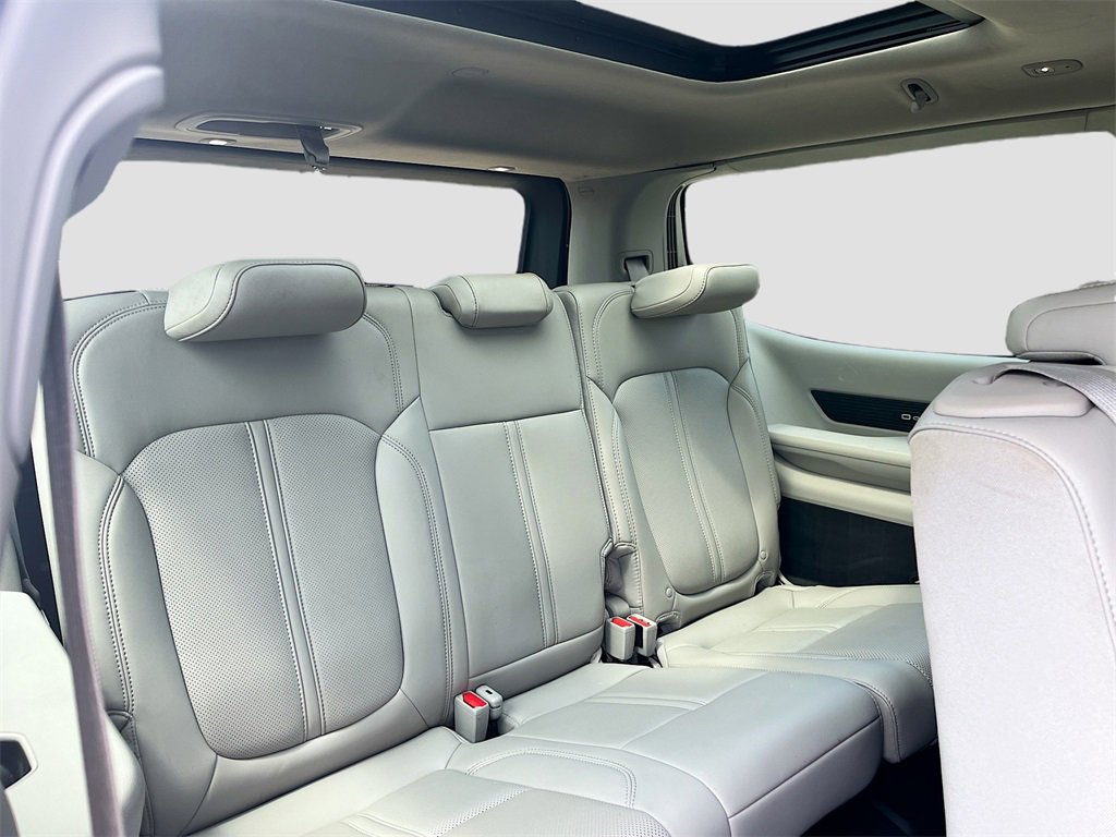 Used 2023 Jeep Wagoneer 4WD w/ Premium Group I image 29