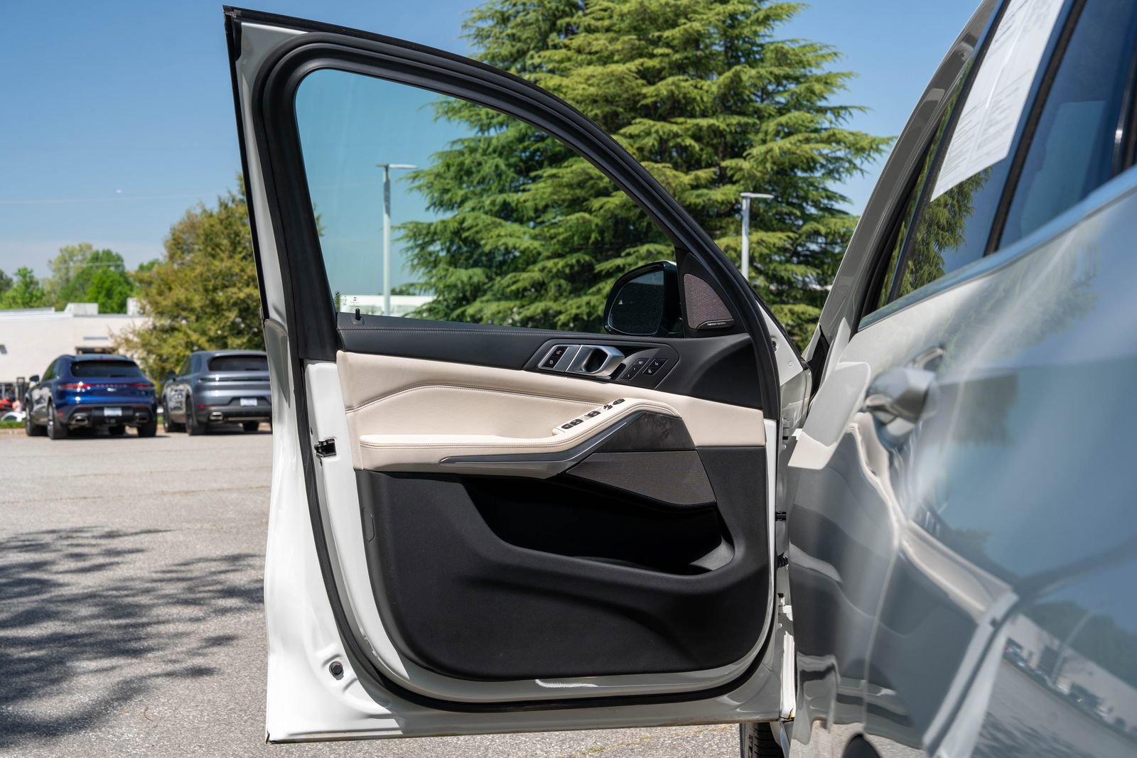 Used 2020 BMW X5 xDrive50i w/ Executive Package AWD/4WD image 15