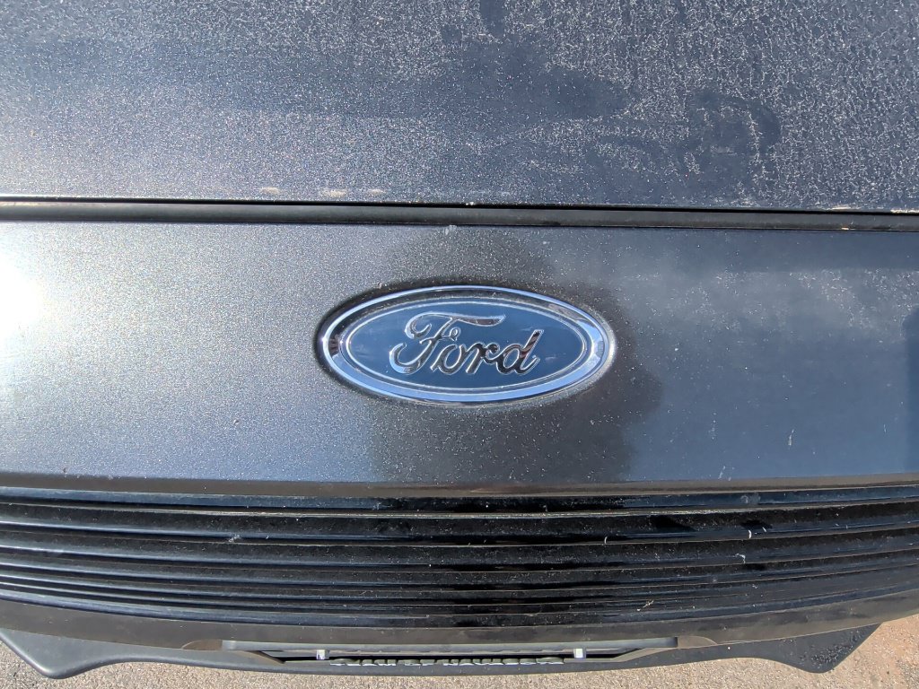 Used 2018 Ford Focus SE w/ SE Appearance Package FWD image 9