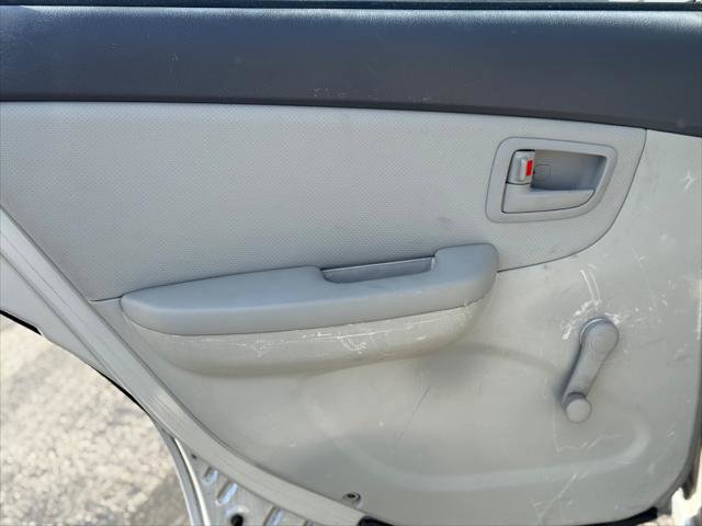 Used 2009 Kia Spectra LX FWD image 16