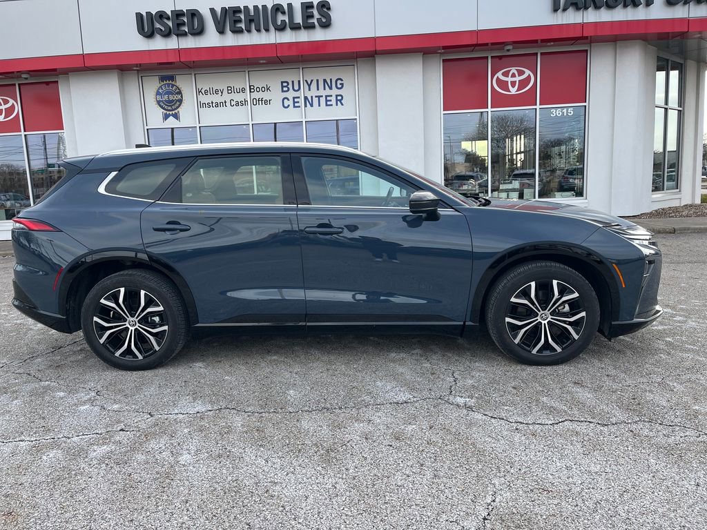 Used 2025 Toyota Crown Signia image 6