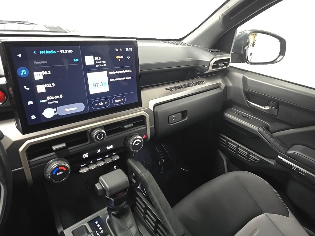 Used 2024 Toyota Tacoma TRD Sport AWD/4WD image 25
