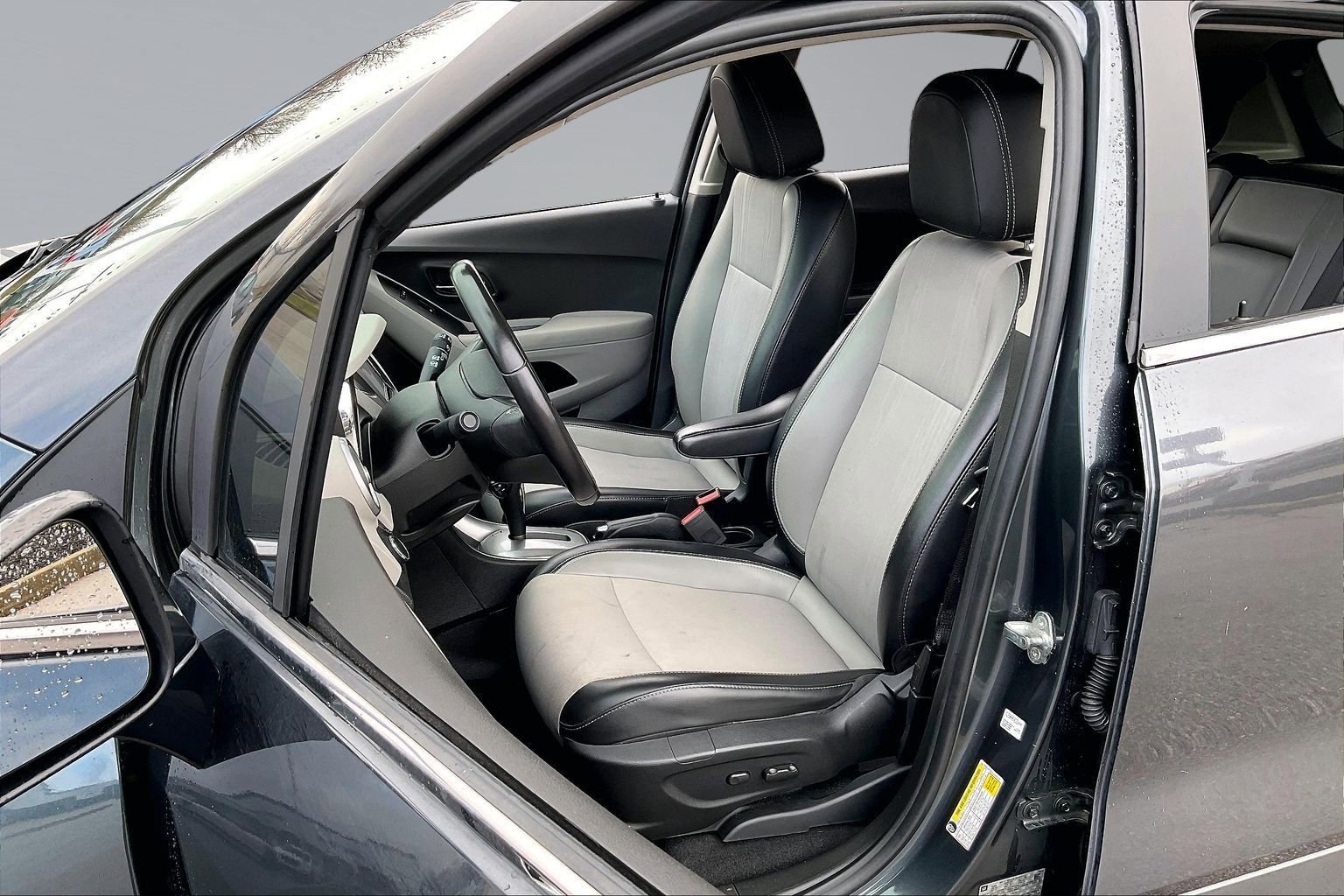 Used 2016 Chevrolet Trax LT w/ LT Sun and Sound Package image 25