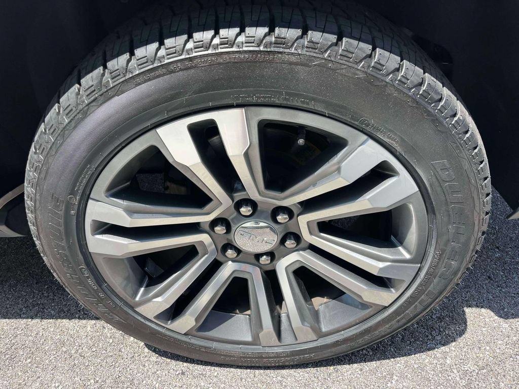 Certified 2020 GMC Yukon XL Denali w/ Denali Premium Package AWD/4WD image 11