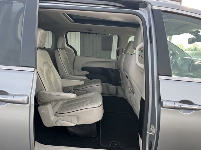 Used 2020 Chrysler Pacifica Limited image 35