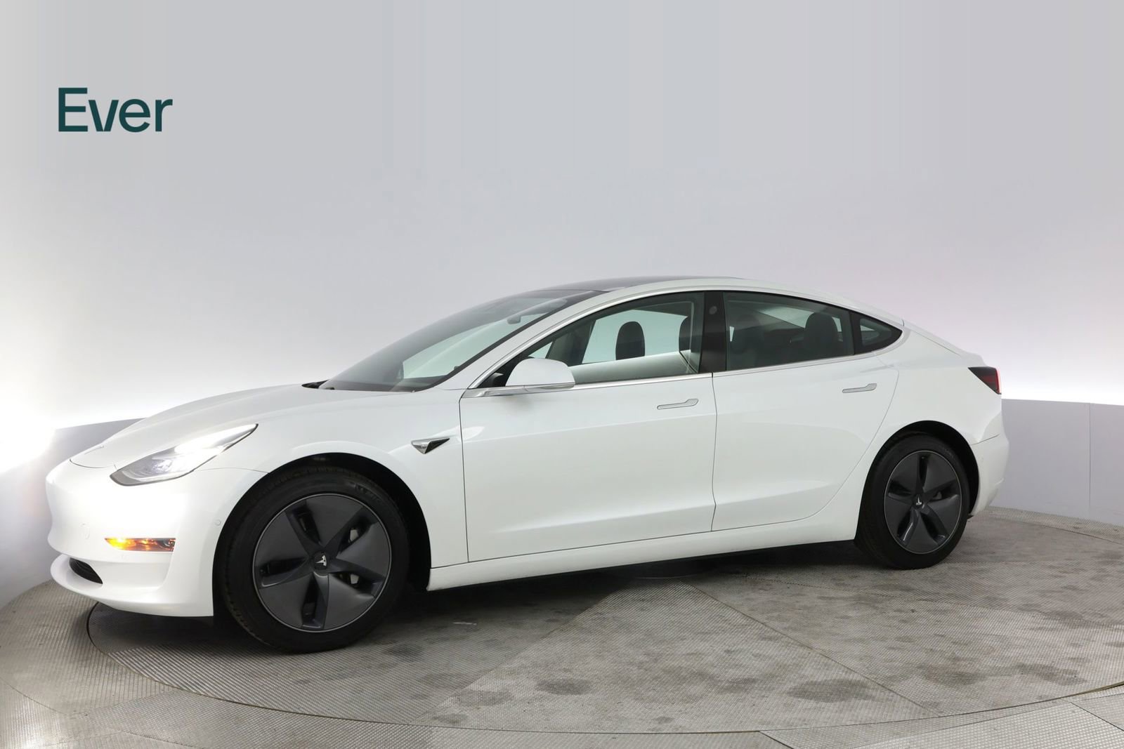Used 2020 Tesla Model 3 Standard Range image 18