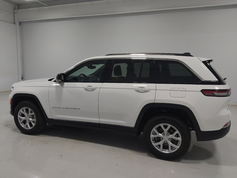 Used 2023 Jeep Grand Cherokee Limited AWD/4WD image 3