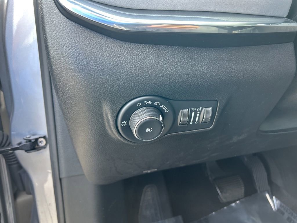 Used 2023 Jeep Compass Limited image 35