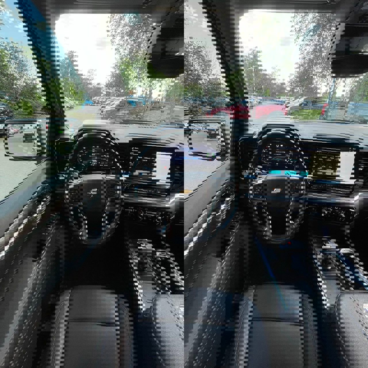 Used 2022 Chevrolet Silverado 1500 LTZ w/ LTZ Premium Package AWD/4WD image 12