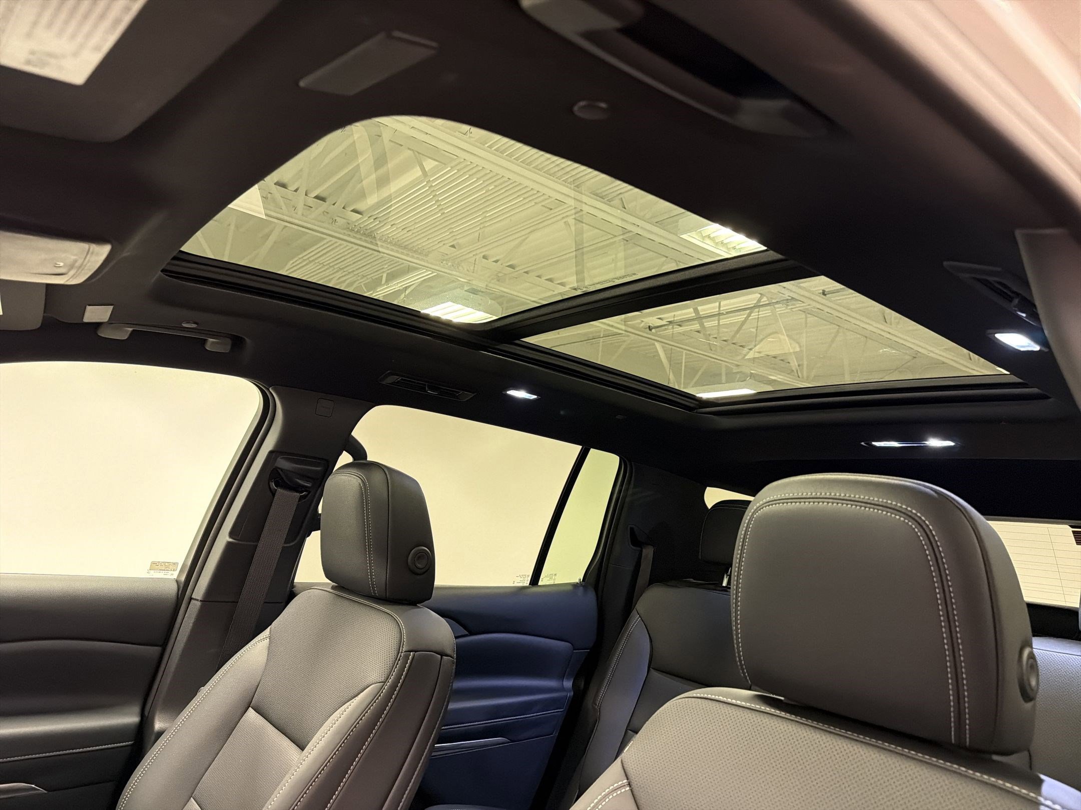 New 2026 Chevrolet Traverse LT w/ Sun and Wheel Package image 16