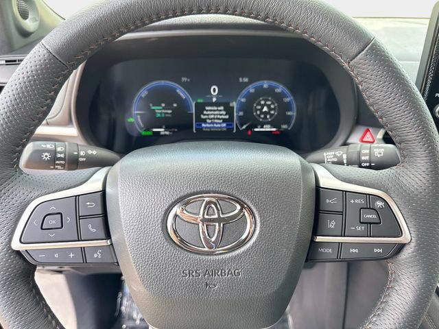 Used 2025 Toyota Sienna Platinum AWD/4WD image 26