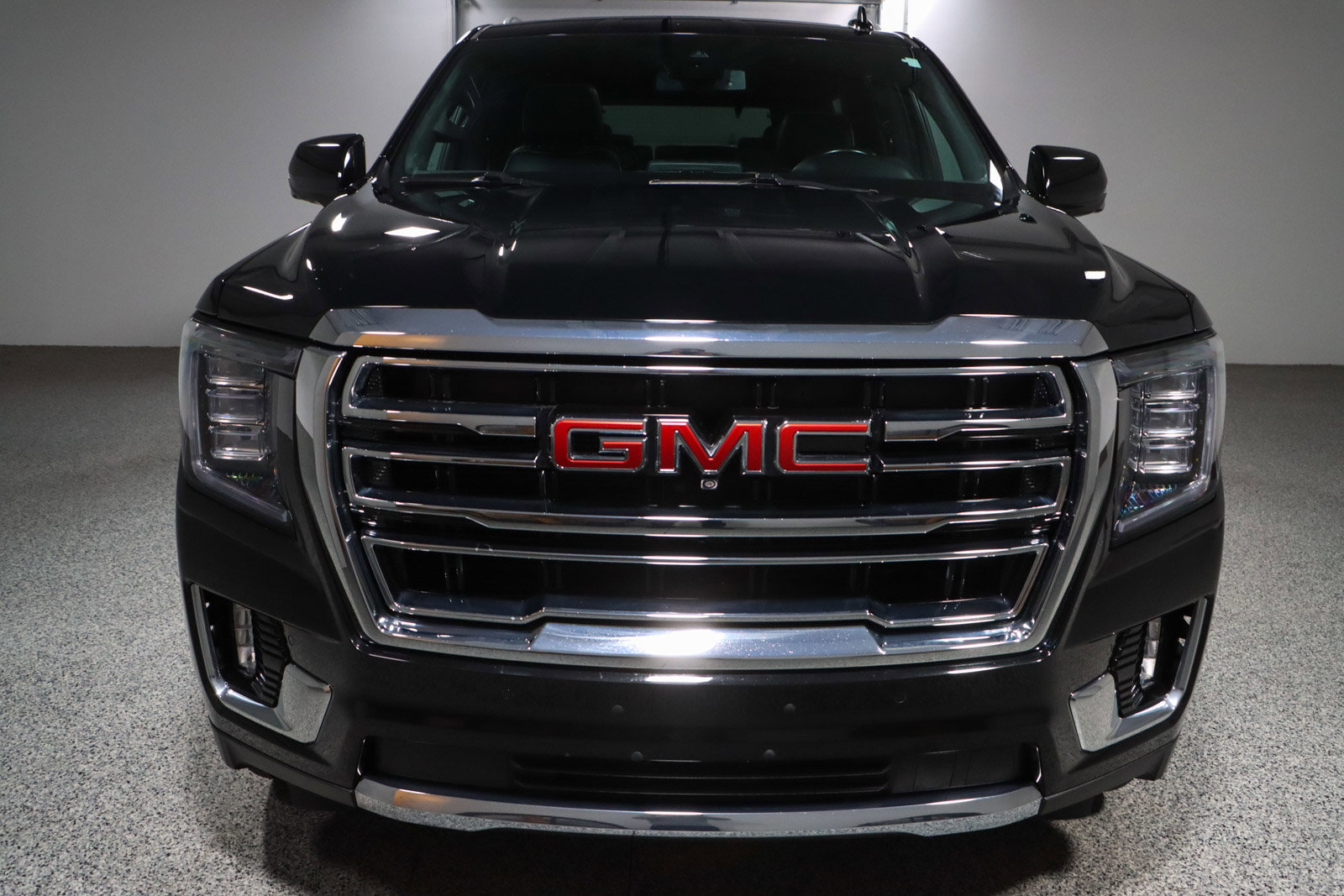 Used 2023 GMC Yukon SLT w/ SLT Luxury Package image 4