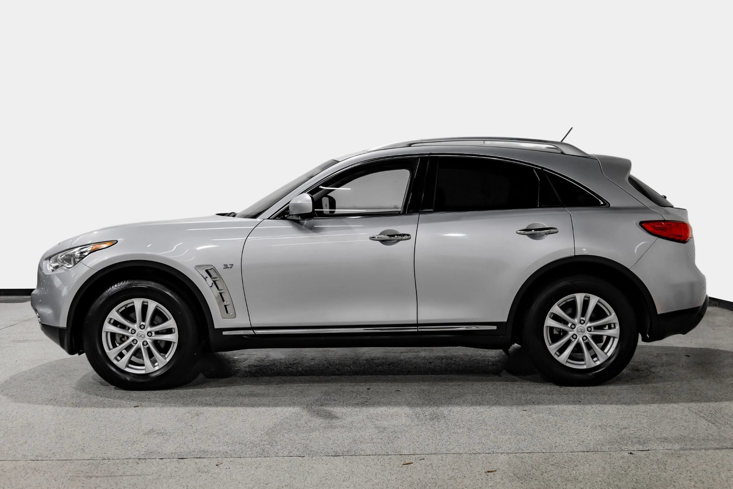 Used 2017 INFINITI QX70 AWD w/ Premium Package image 9