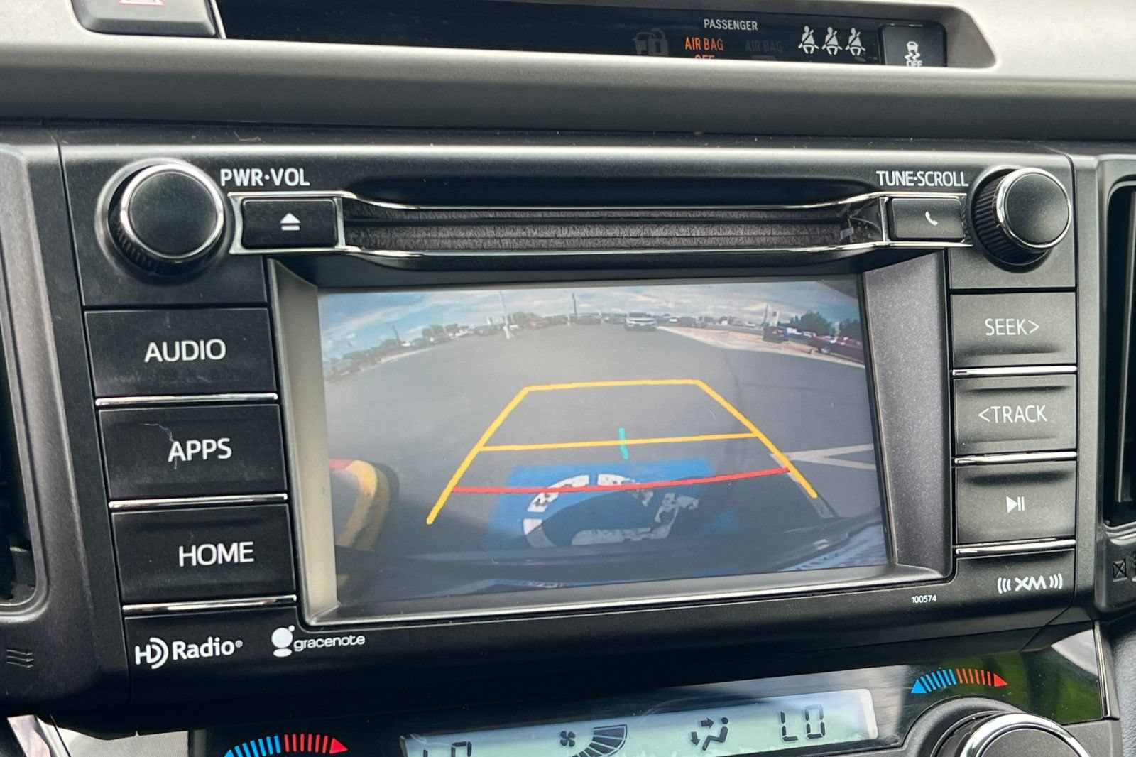 Used 2018 Toyota RAV4 XLE AWD/4WD image 16