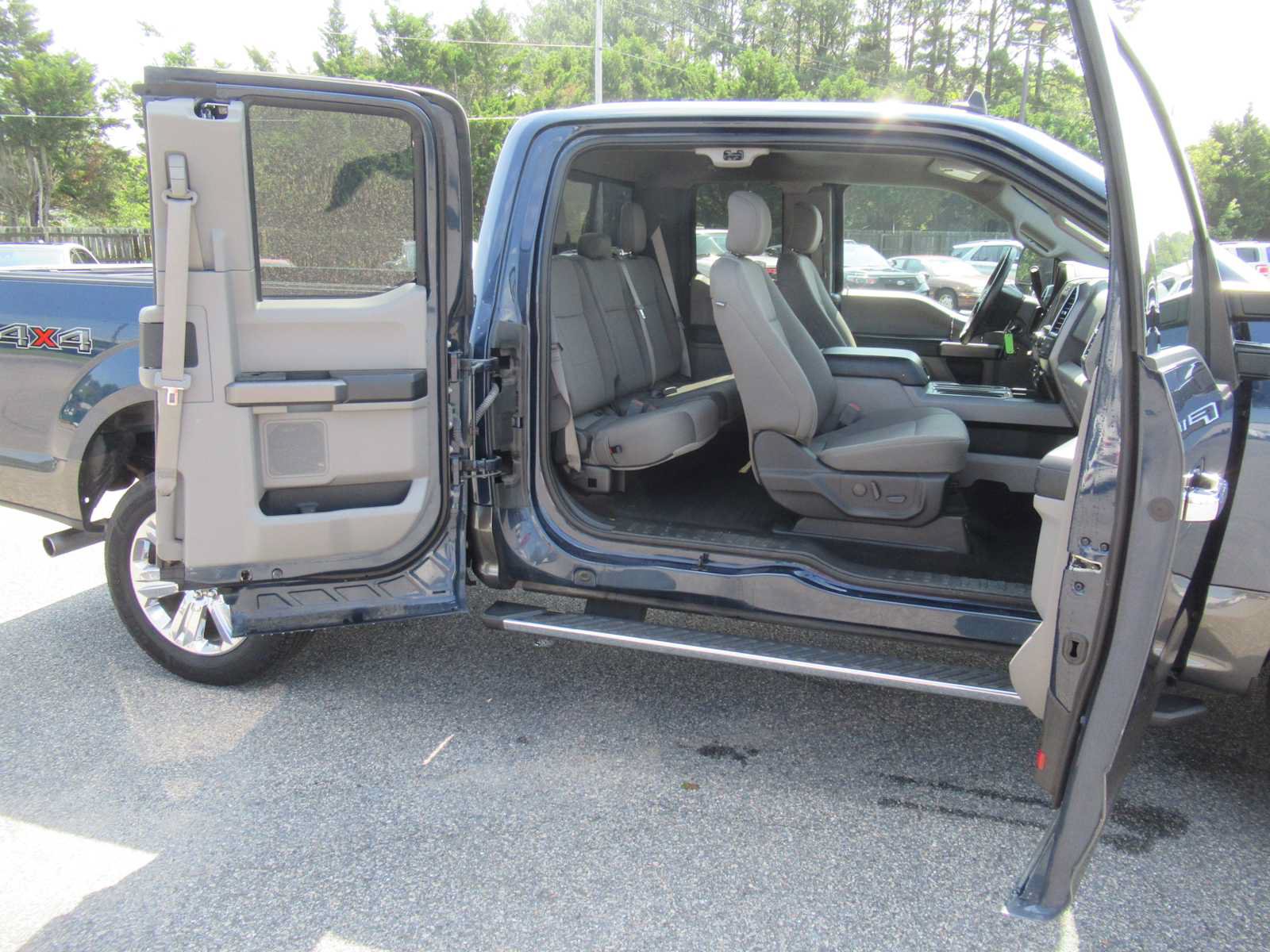 Used 2020 Ford F150 XLT w/ Equipment Group 302A Luxury AWD/4WD image 17