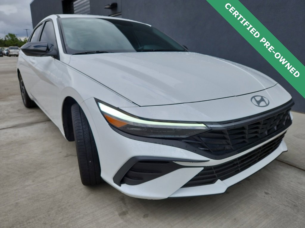 Certified 2025 Hyundai Elantra SEL image 3