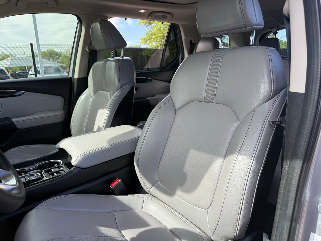 Used 2024 Honda Pilot Touring image 11