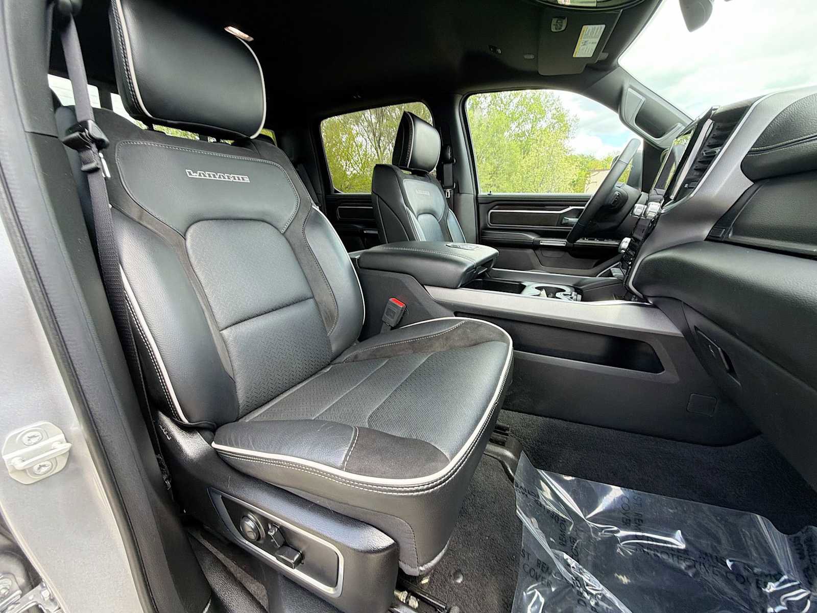 Used 2025 RAM 1500 Laramie AWD/4WD image 18