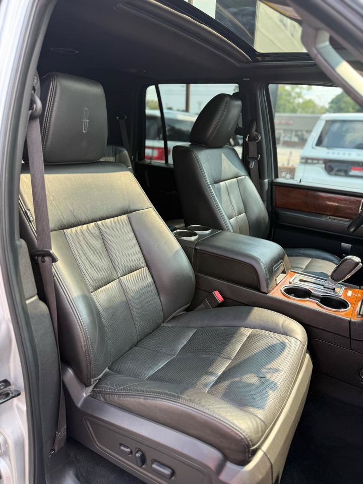 Used 2012 Lincoln Navigator 2WD image 12