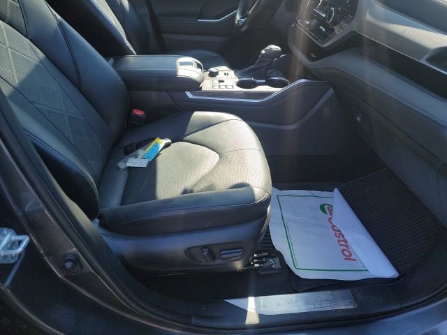 Used 2023 Toyota Highlander Platinum image 13