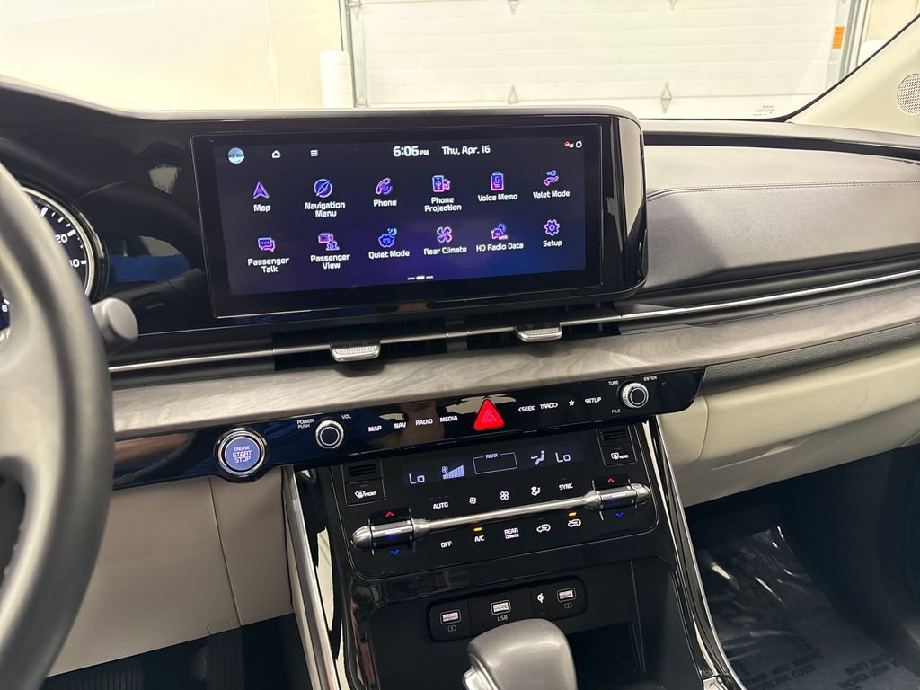 Used 2023 Kia Carnival EX FWD image 20