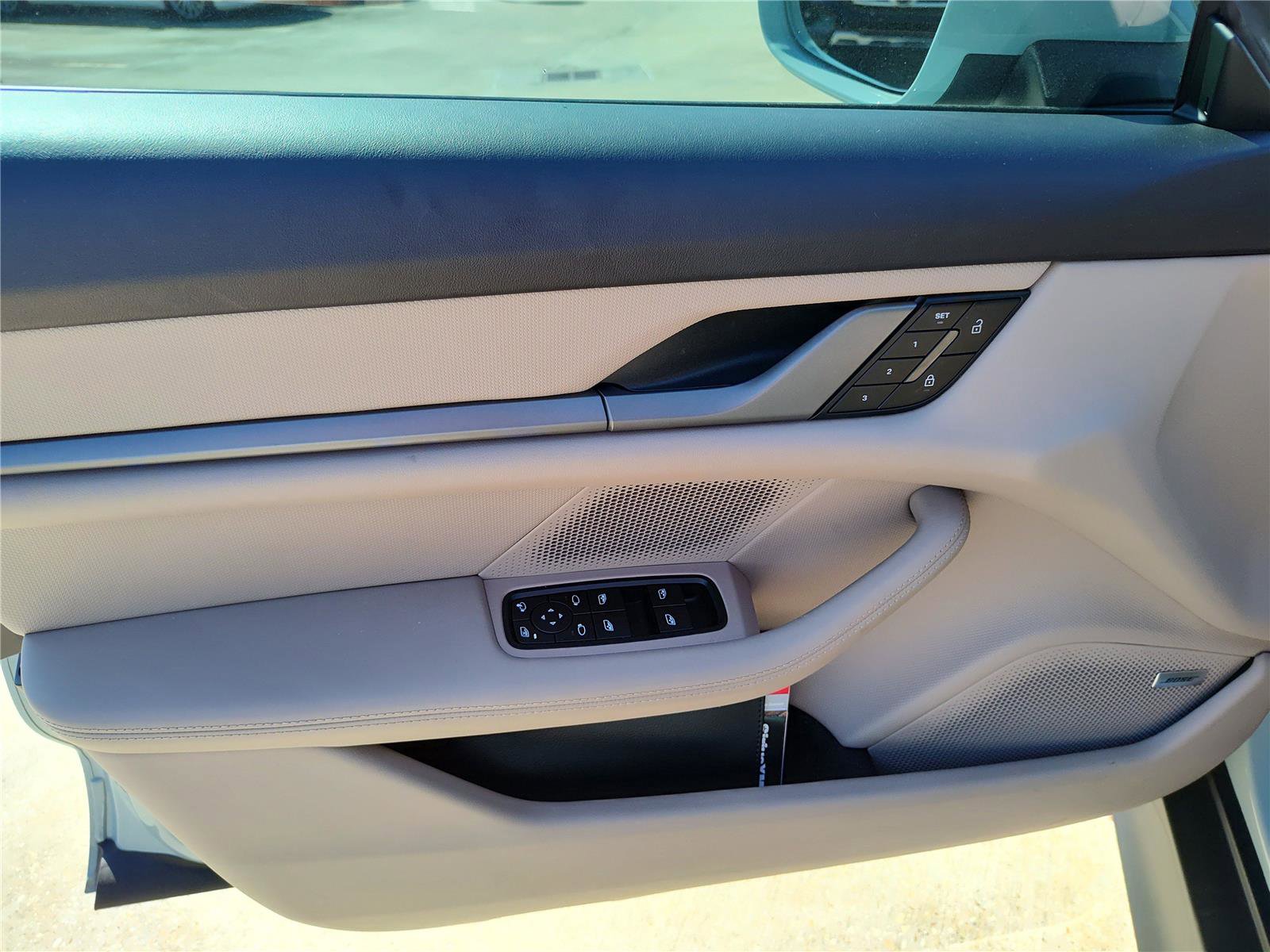 Used 2025 Porsche Taycan image 13