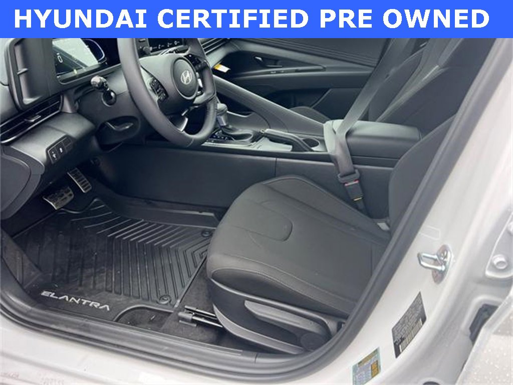 Certified 2025 Hyundai Elantra Sport image 9