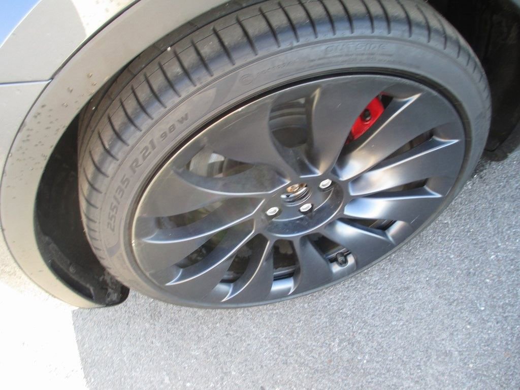 Used 2022 Tesla Model Y Performance image 9