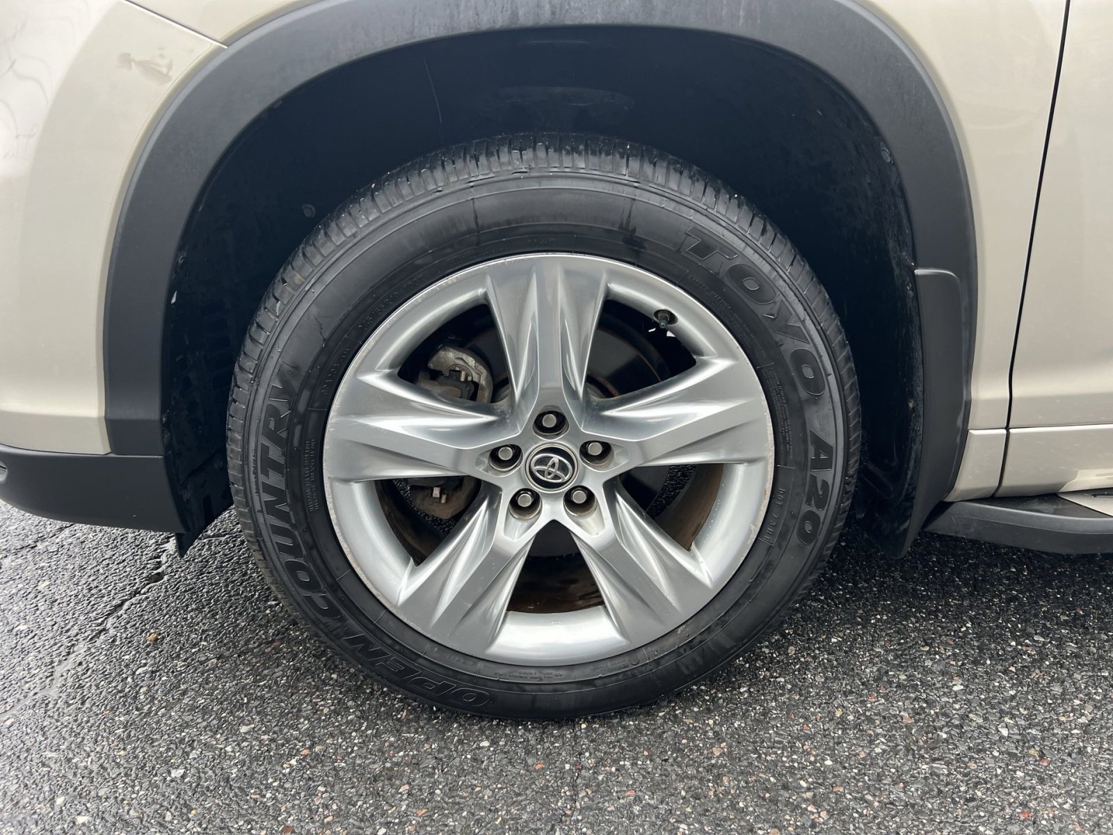 Used 2016 Toyota Highlander Limited image 12