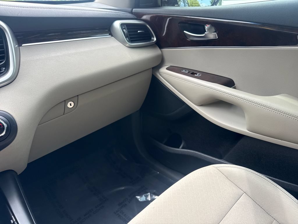 Used 2017 Kia Sorento FWD image 17